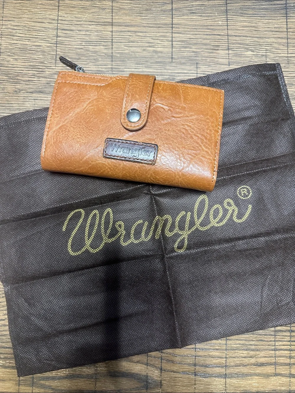 Wrangler Tan Trifold Leather Wallet with Snap Tab